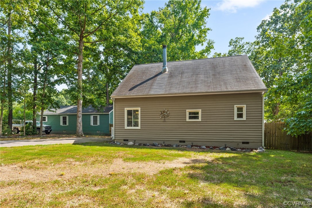 10706 Genlou Road Chesterfield, VA 23832 - Photo 5 of 34 a front view of a house with a garden