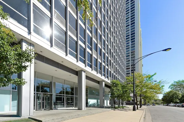 $4,200 | 330 West Diversey Parkway, Unit 1806, Chicago, IL 60657