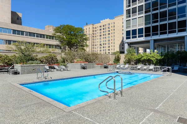 $4,200 | 330 West Diversey Parkway, Unit 1806, Chicago, IL 60657