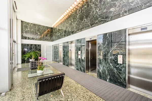 $4,200 | 330 West Diversey Parkway, Unit 1806, Chicago, IL 60657