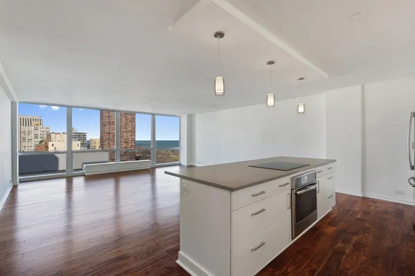 $4,200 | 330 West Diversey Parkway, Unit 1806, Chicago, IL 60657
