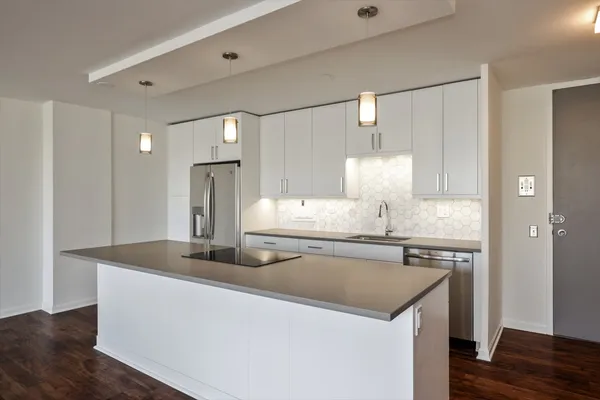 $4,200 | 330 West Diversey Parkway, Unit 1806, Chicago, IL 60657
