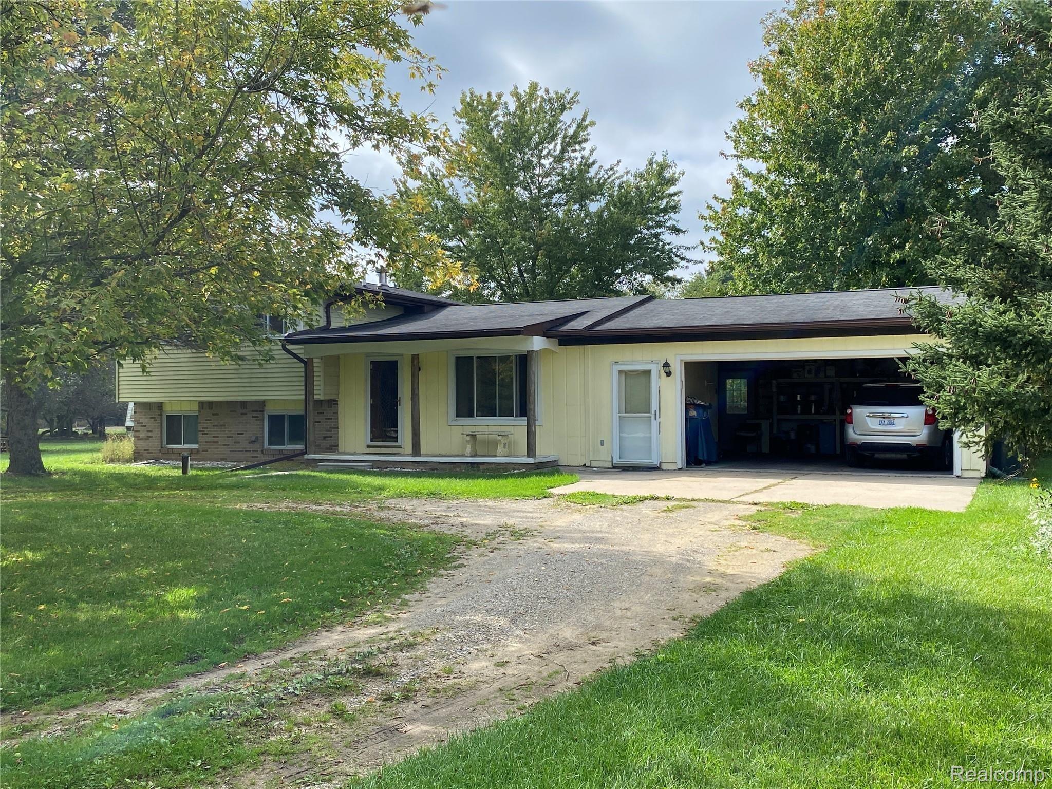 6949 Capac Road Yale, MI 48097 - Photo 1 of 31 IMG_8107.JPG