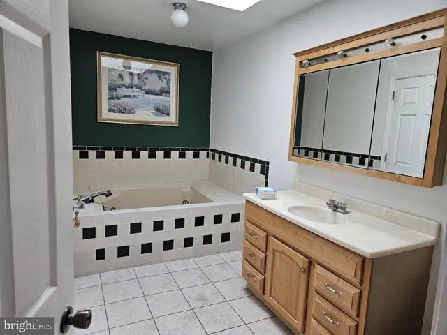 $2,700 | 5533 Doral Drive, Wilmington, DE 19808