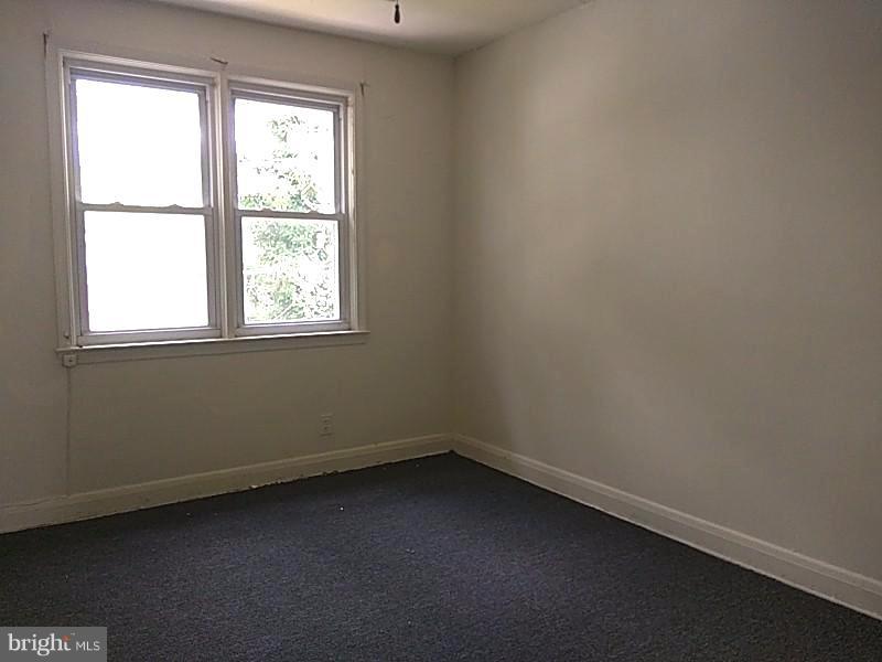 4028 Fallstaff Road Baltimore, MD 21215 - Photo 21 of 28 an empty room with a window