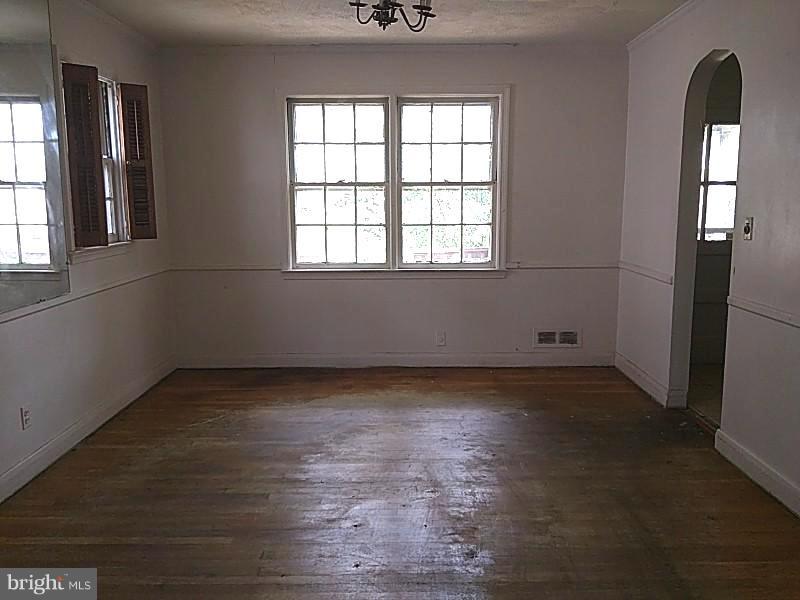 4028 Fallstaff Road Baltimore, MD 21215 - Photo 10 of 28 an empty room with wooden floor and windows