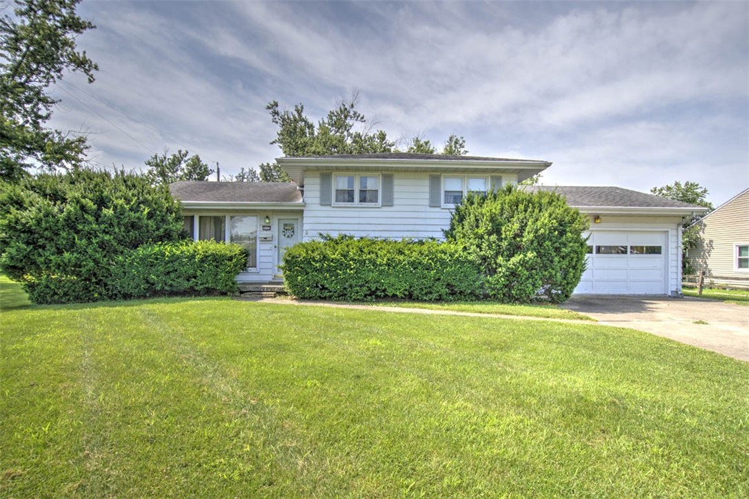3113 Chestnut Avenue Decatur, IL 62521 - Photo 1 of 35