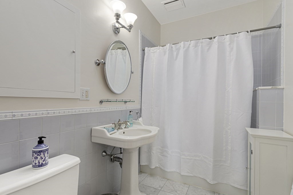 16 Claflin Road, Unit 3 Brookline, MA 02445 - Photo 26 of 34