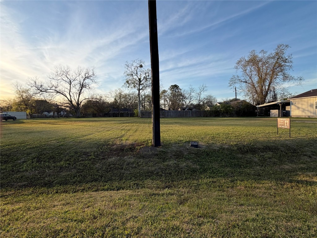 1007 East 2nd Street Sweeny, TX 77480 - Photo 6 of 8