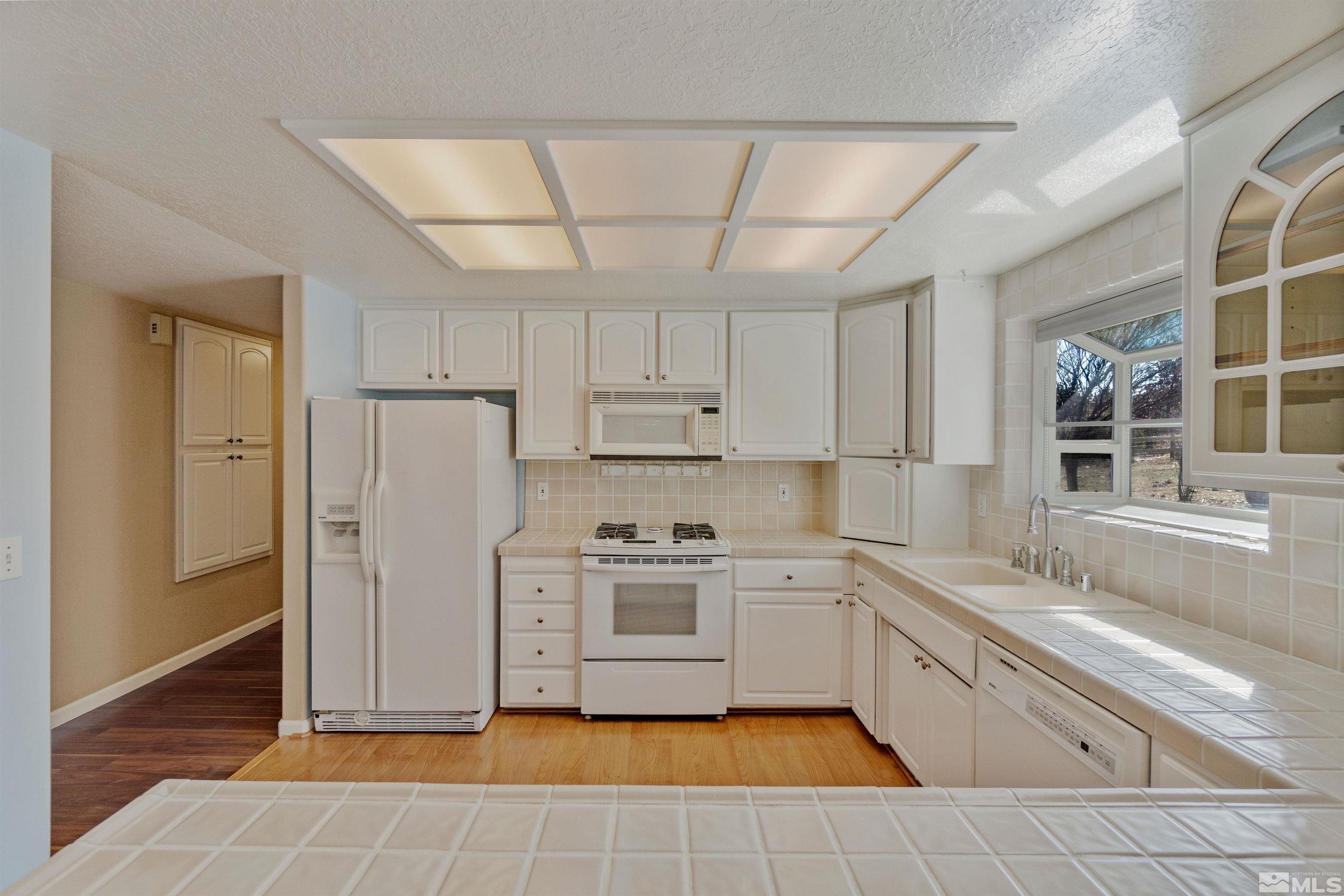1200 Lampe Road Reno, NV 89511 - Photo 16 of 34 a large kitchen with a stove a refrigerator and a sink
