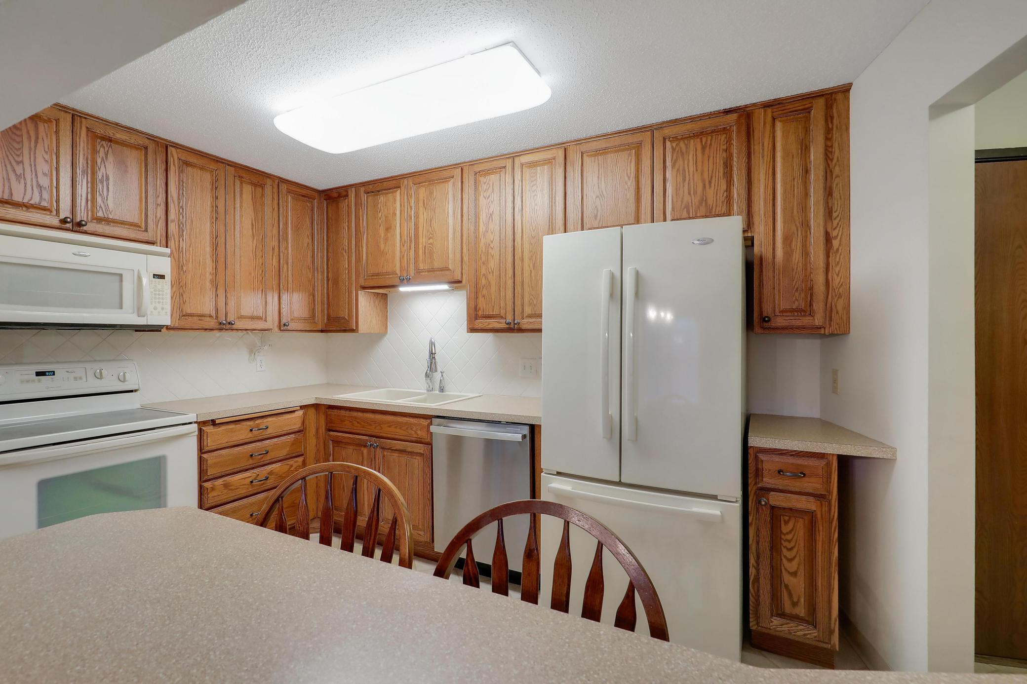 10451 Greenbrier Road, Unit 211 Minnetonka, MN 55305 - Photo 7 of 19