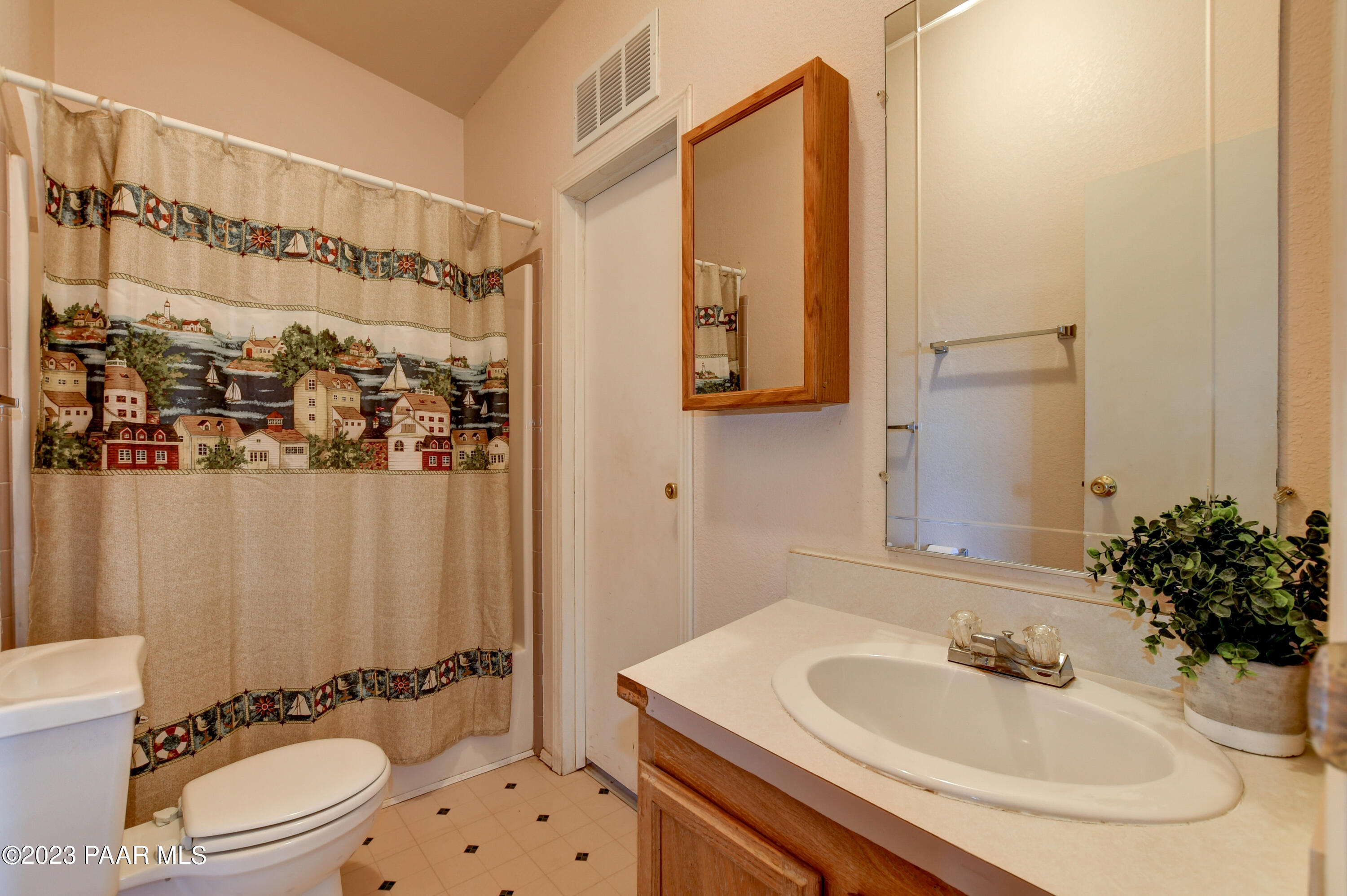 24705 North Feather Mountain Road Paulden, AZ 86334 - Photo 32 of 87 Guest Bathroom 1