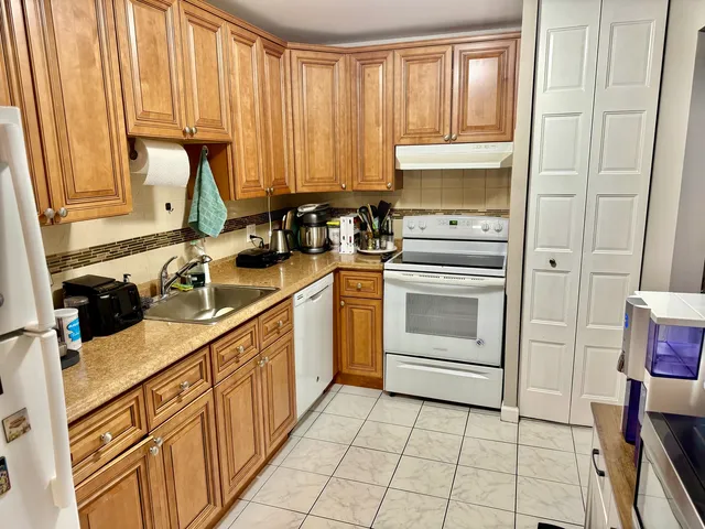 $1,500 | 5 Villa Verde Drive, Unit 211, Buffalo Grove, IL 60089