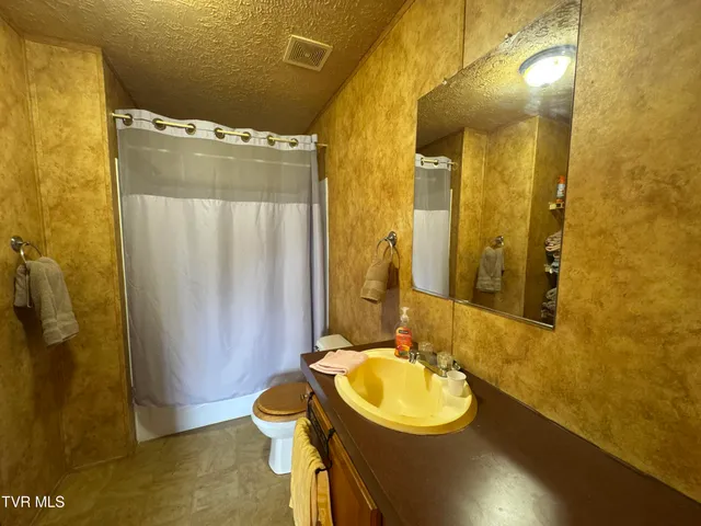 $129,500 | 158 North Drive, Marion, VA 24354