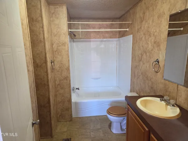 $129,500 | 158 North Drive, Marion, VA 24354