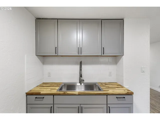 $229,000 | 295 East C Avenue, Drain, OR 97435