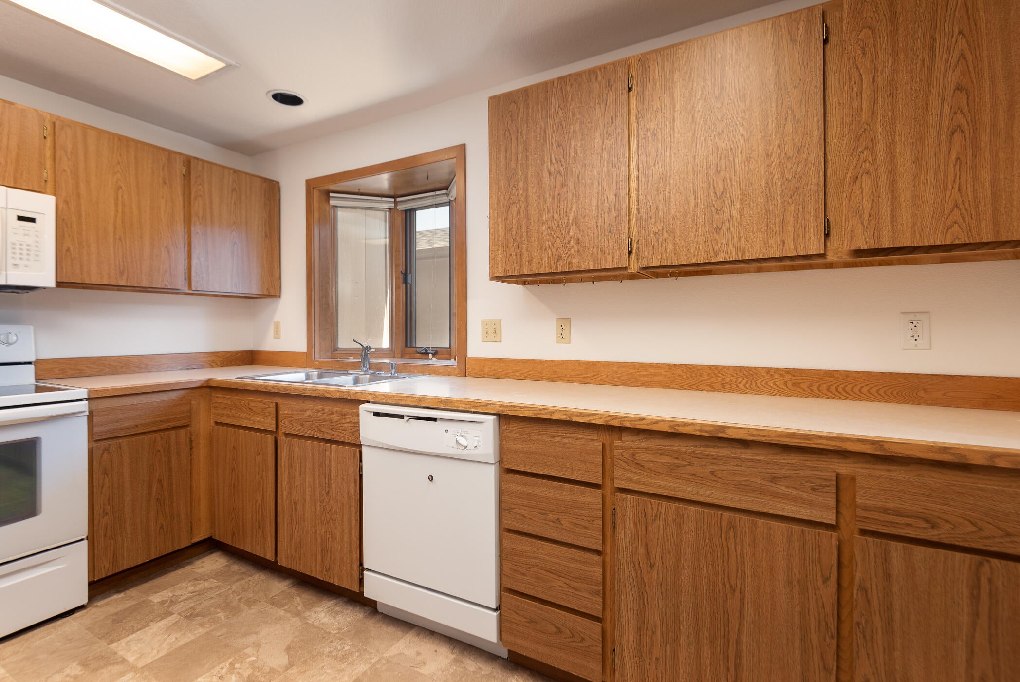 1050 Northeast Butler Market Road, Unit 56 Bend, OR 97701 - Photo 8 of 23 Kitchen