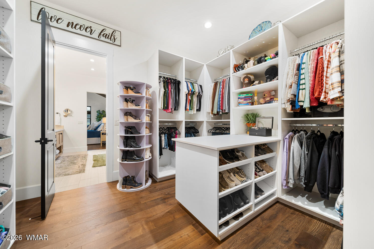 512 Fieldy Road Show Low, AZ 85901 - Photo 44 of 128 Well Appointed Walk-In Closet
