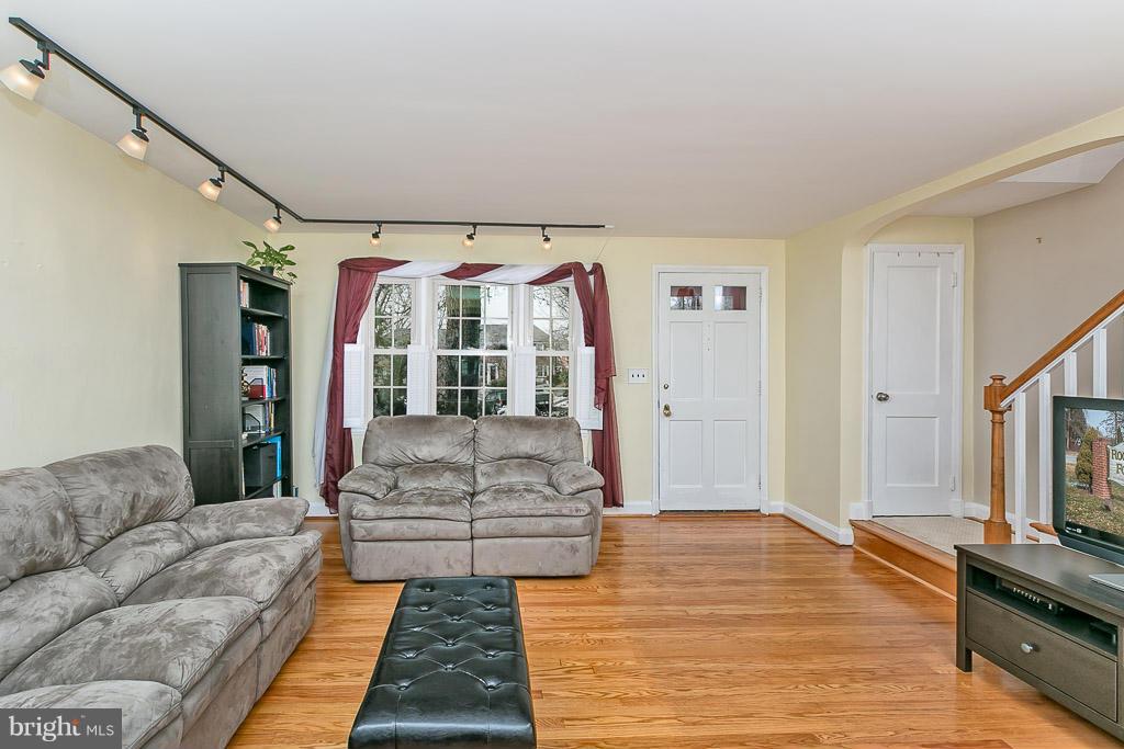 7205 Lanark Road Baltimore, MD 21212 - Photo 10 of 30 Living Room