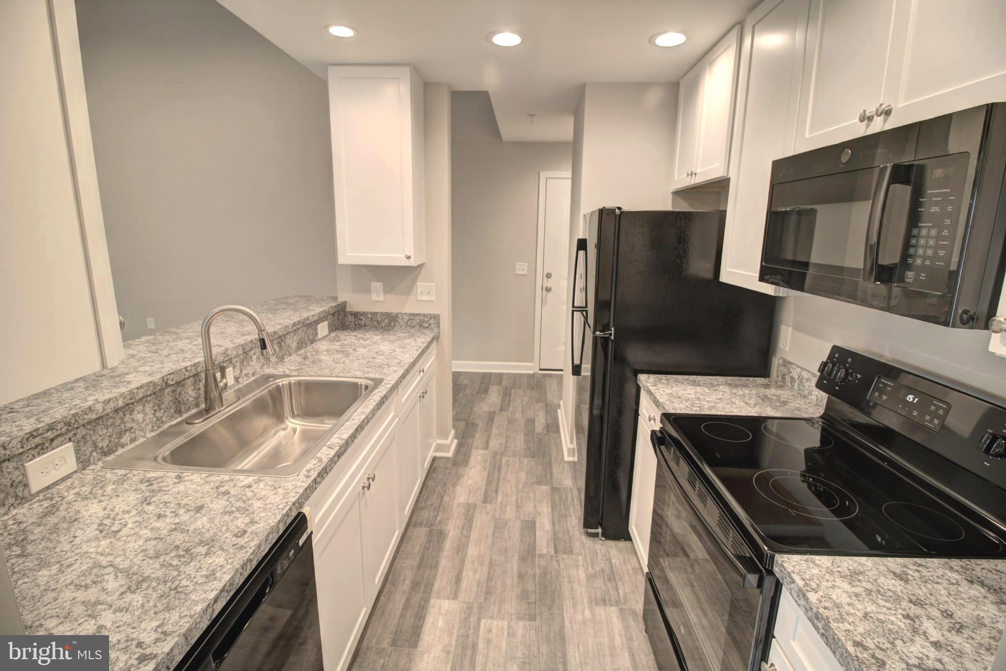 6335 Greenfield Road, Unit 1711 Elkridge, MD 21075 - Photo 4 of 18 Kitchen