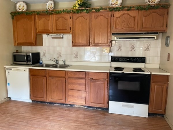 252 Emmett Street Fall River, MA 02721 - Photo 3 of 9 Gallery Image 3