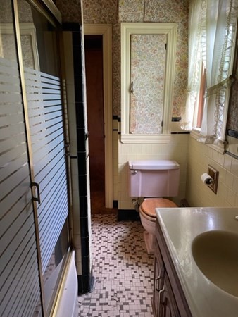 252 Emmett Street Fall River, MA 02721 - Photo 4 of 9 Gallery Image 4