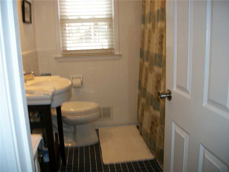 36 Larkspur Road Warwick, RI 02886 - Photo 14 of 14 Bathroom.