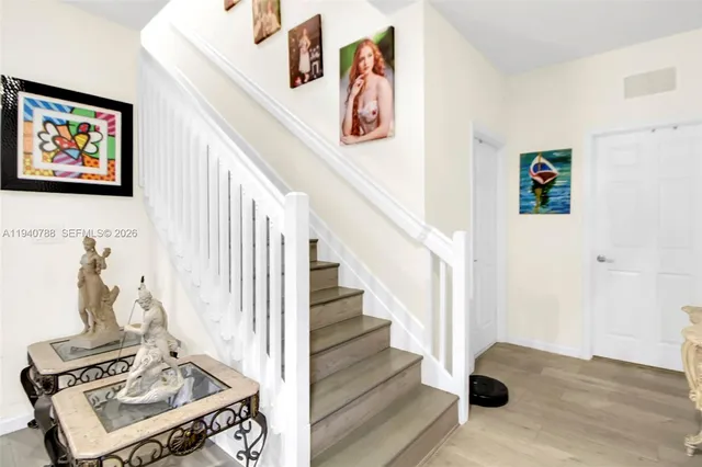 a view of entryway with workspace