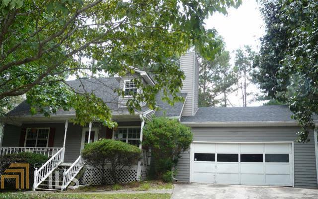 a house view with a outdoor space