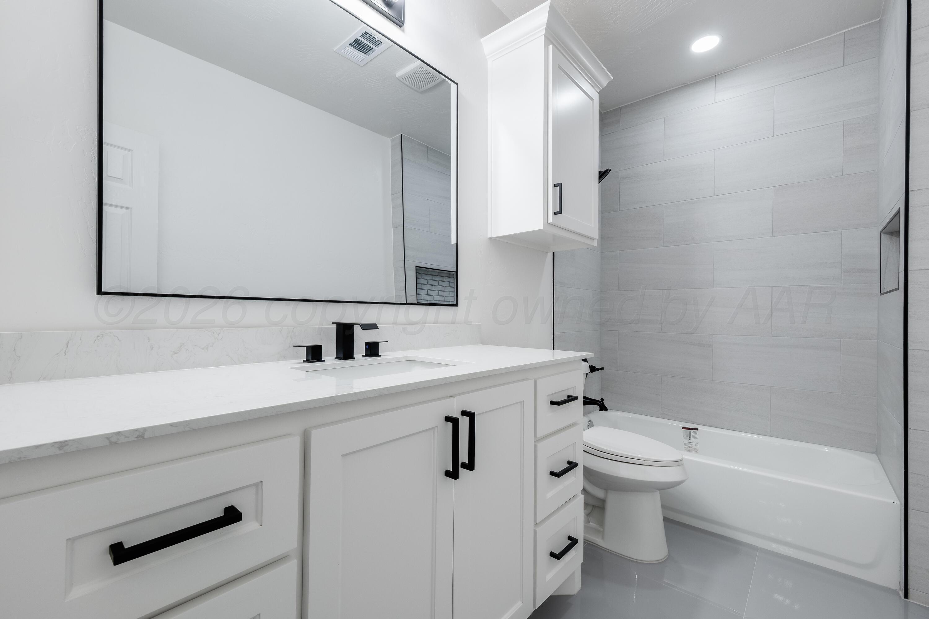 409 South Forest Street Amarillo, TX 79106 - Photo 12 of 18 a bathroom with a sink a toilet and shower