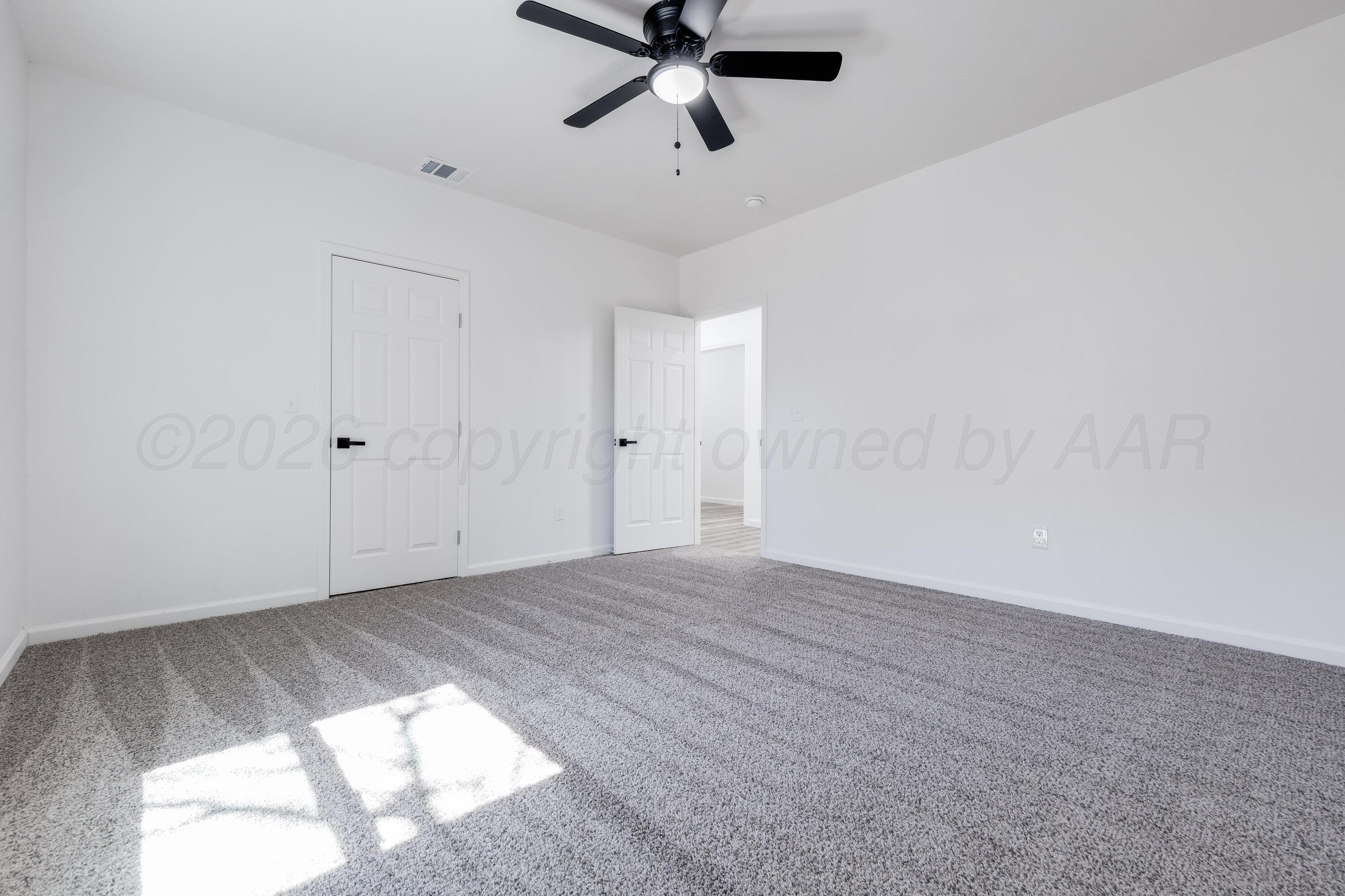 409 South Forest Street Amarillo, TX 79106 - Photo 14 of 18 a view of empty room with ceiling fan