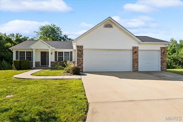 $325,000 | 9449 Marbarry Drive, Fairview Heights, IL 62208
