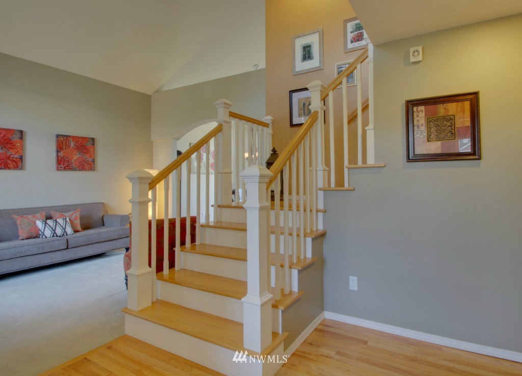 357 Nile Place Northeast Renton, WA 98059 - Photo 4 of 25