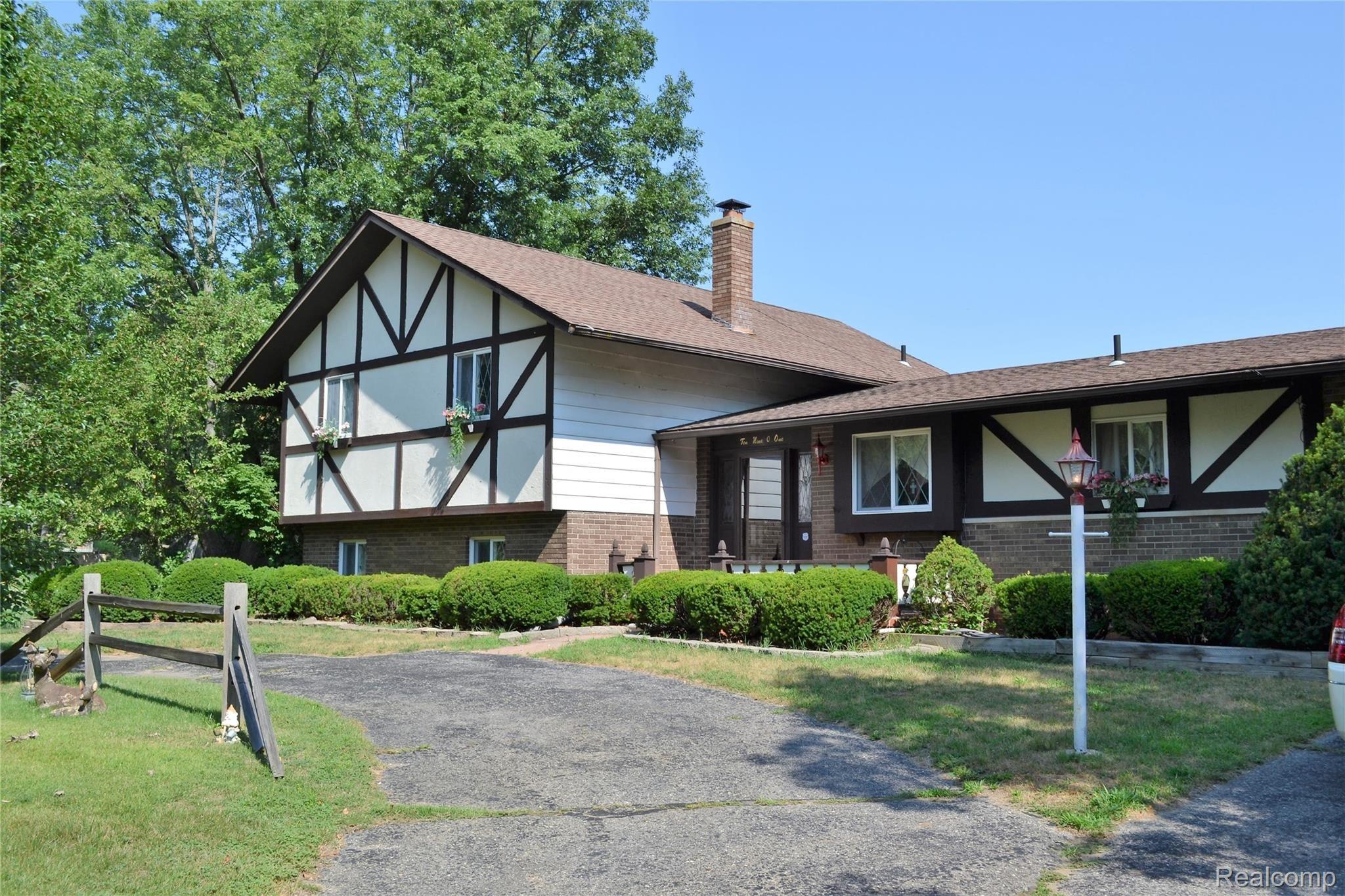 10901 Culver Road Brighton, MI 48114 - Photo 1 of 57 DSC_0429.JPG