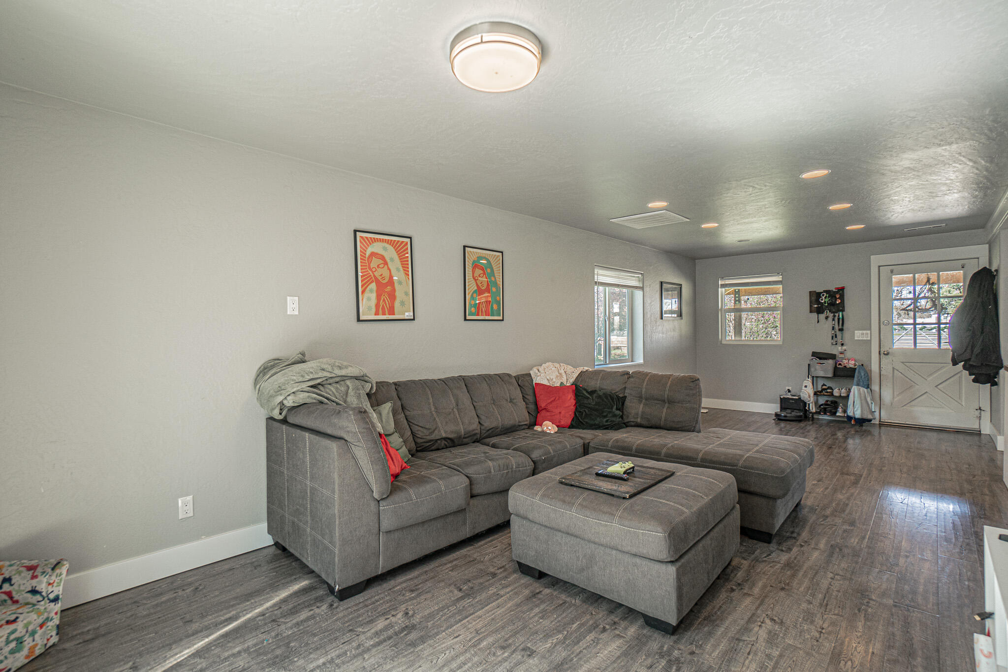 549 Wilson Road Central Point, OR 97502 - Photo 5 of 35 DSC00148-HDR