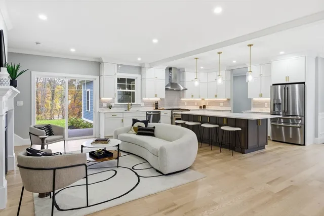 $1,799,900 | 4 R Chatham Lane, Danvers, MA 01923