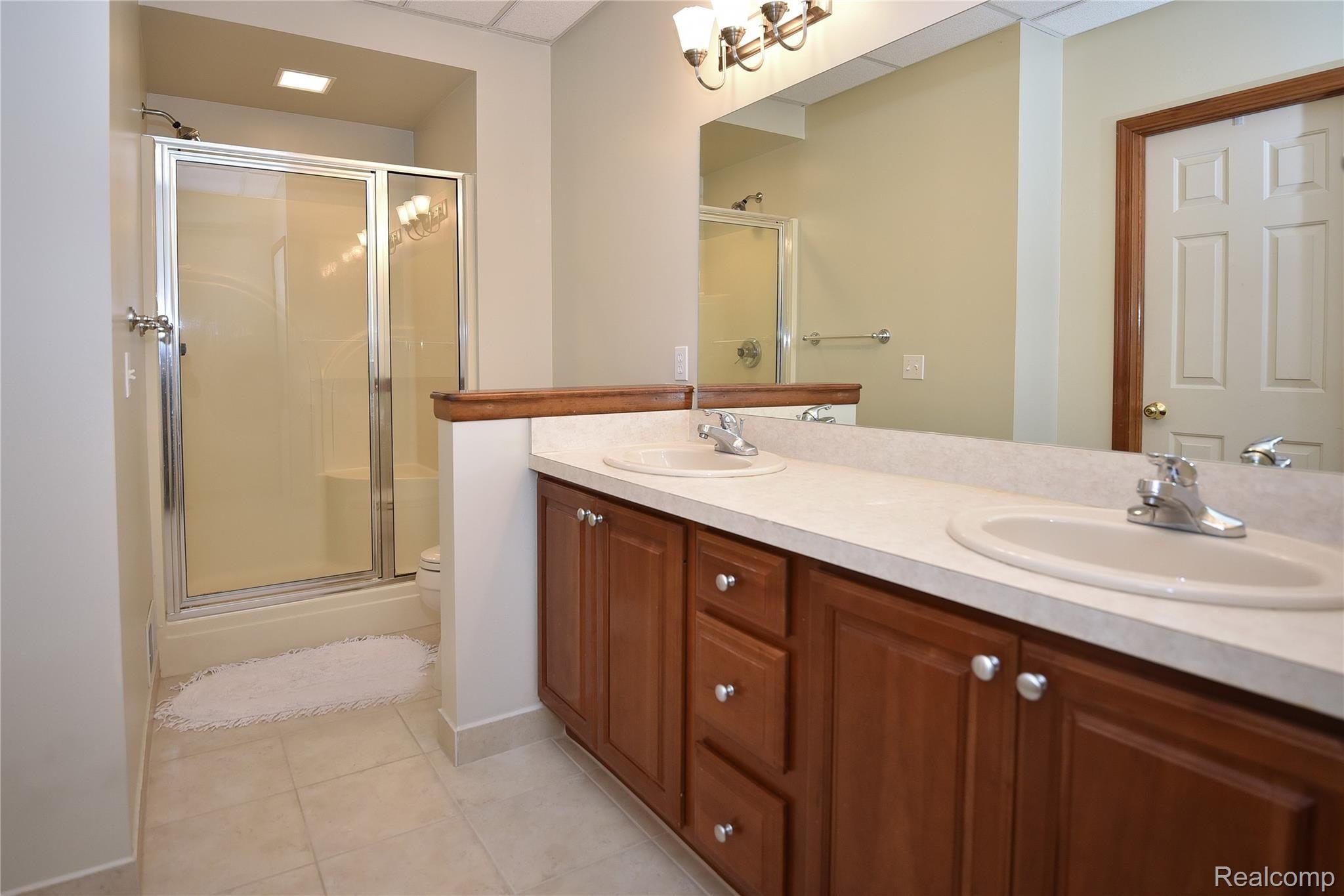 3587 Vineyard Springs Court Rochester, MI 48306 - Photo 34 of 39 3587 Vineyard Springs_33.JPG