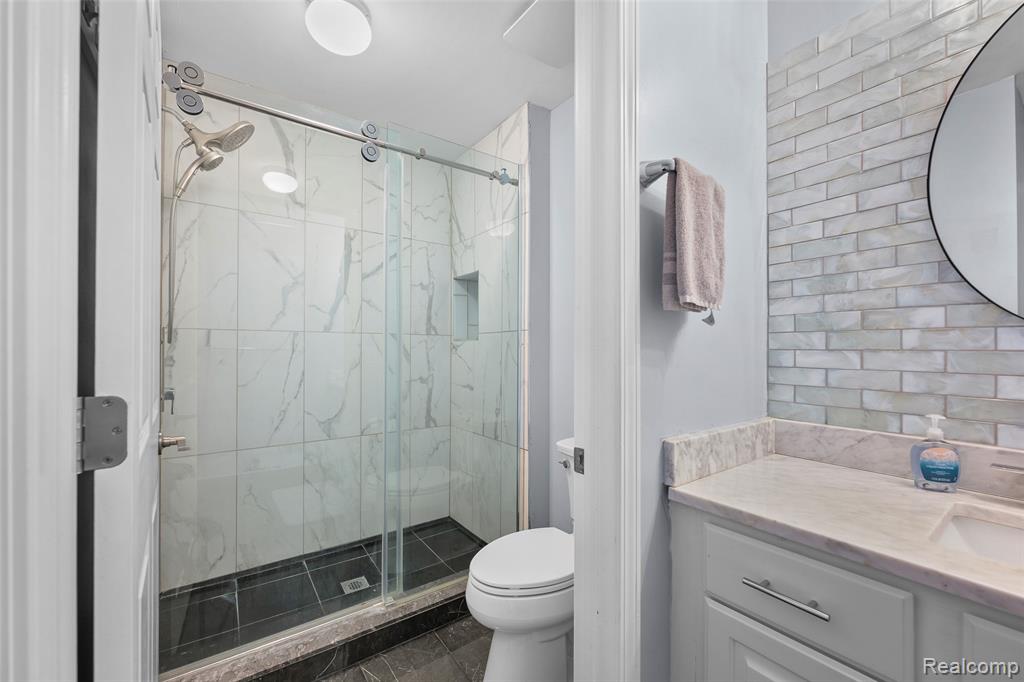 4476 Woodcliff Court Rochester, MI 48306 - Photo 36 of 74 Gallery Image 36