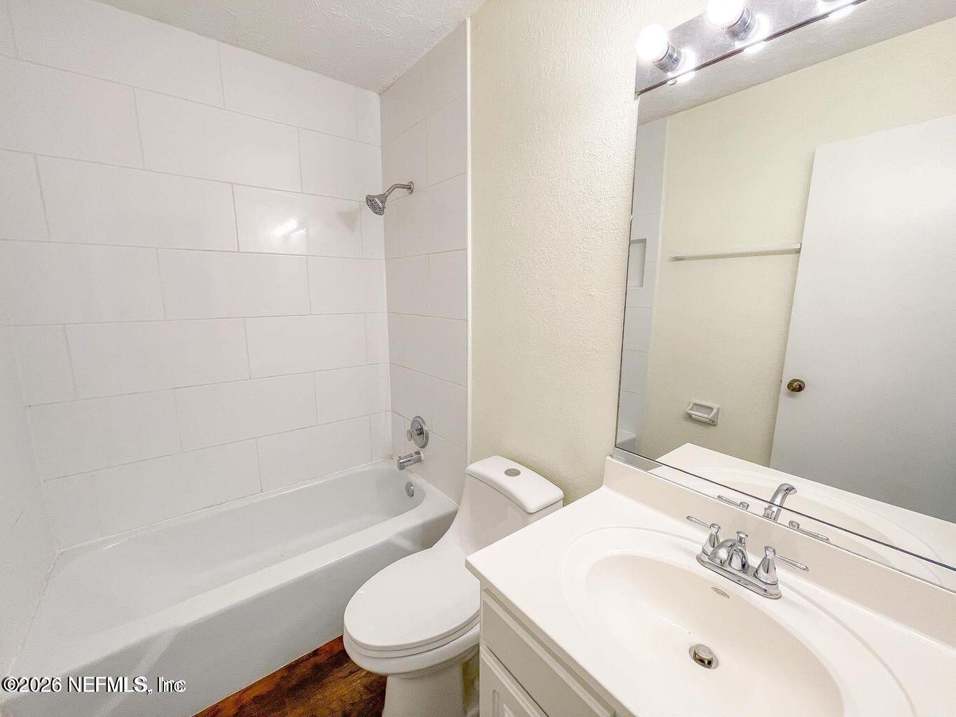 4915 Baymeadows Road, Unit 13D Jacksonville, FL 32217 - Photo 20 of 21 bathroom