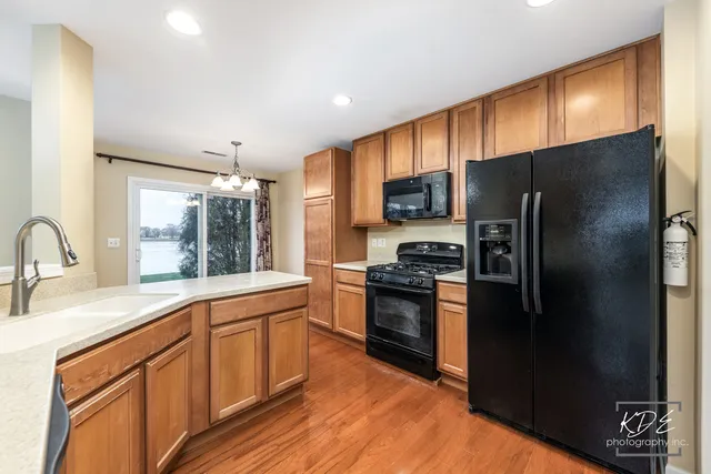 $2,600 | 651 Hawley Drive, Oswego, IL 60543