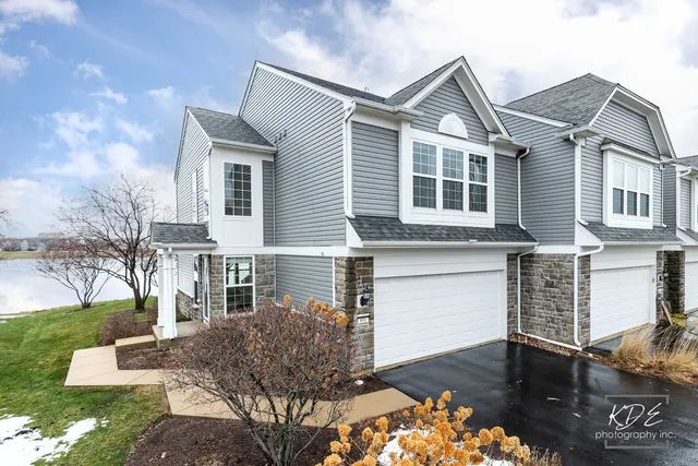 $2,600 | 651 Hawley Drive, Oswego, IL 60543