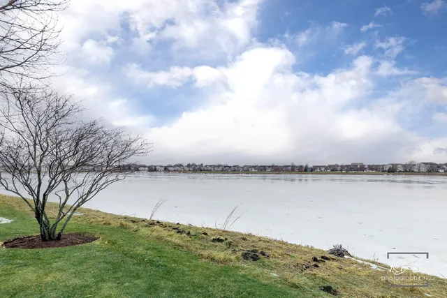 $2,600 | 651 Hawley Drive, Oswego, IL 60543