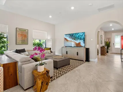 $995,000 | 7225 Wilton Drive North, Naples, FL 34109