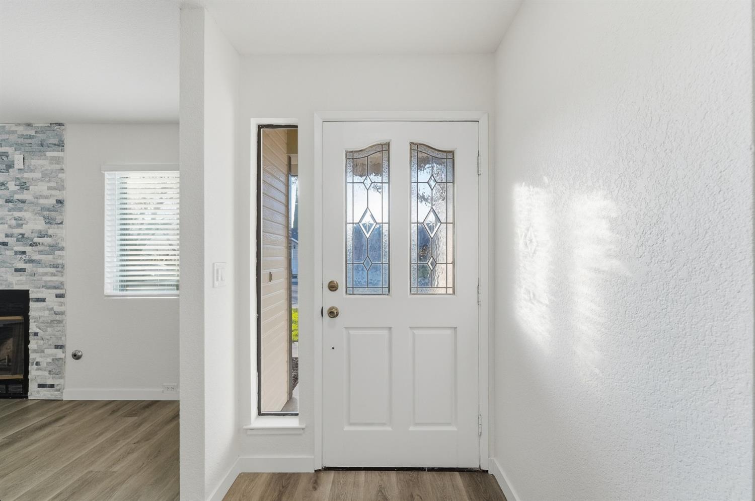 2208 Sunmist Lane Modesto, CA 95355 - Photo 3 of 28