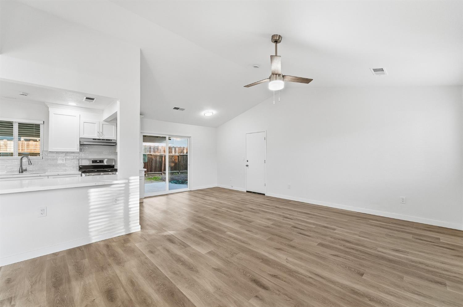 2208 Sunmist Lane Modesto, CA 95355 - Photo 6 of 28