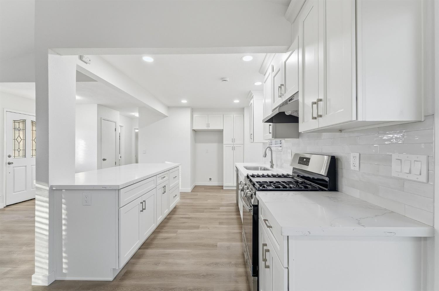 2208 Sunmist Lane Modesto, CA 95355 - Photo 9 of 28