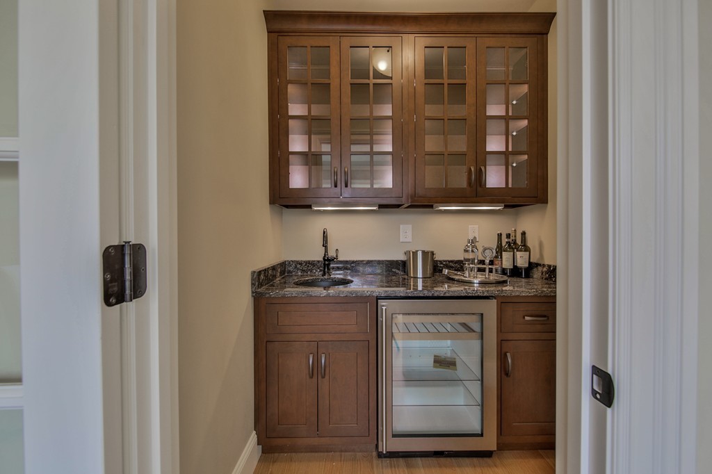 17 Bacon Road Bedford, MA 01730 - Photo 8 of 30 Gallery Image 8