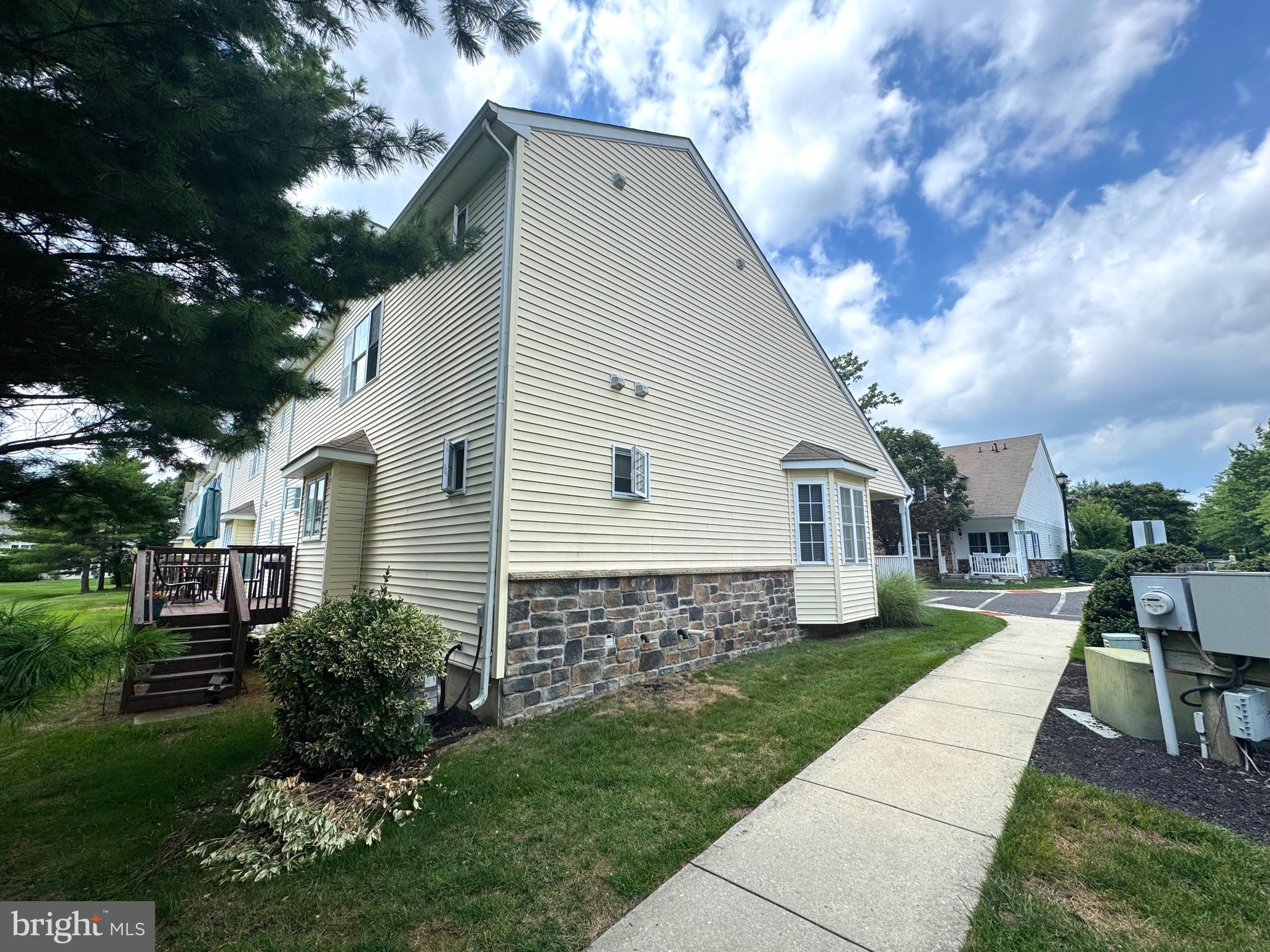 20 Wilson Way Delanco, NJ 08075 - Photo 4 of 38 a front view of a house with garden