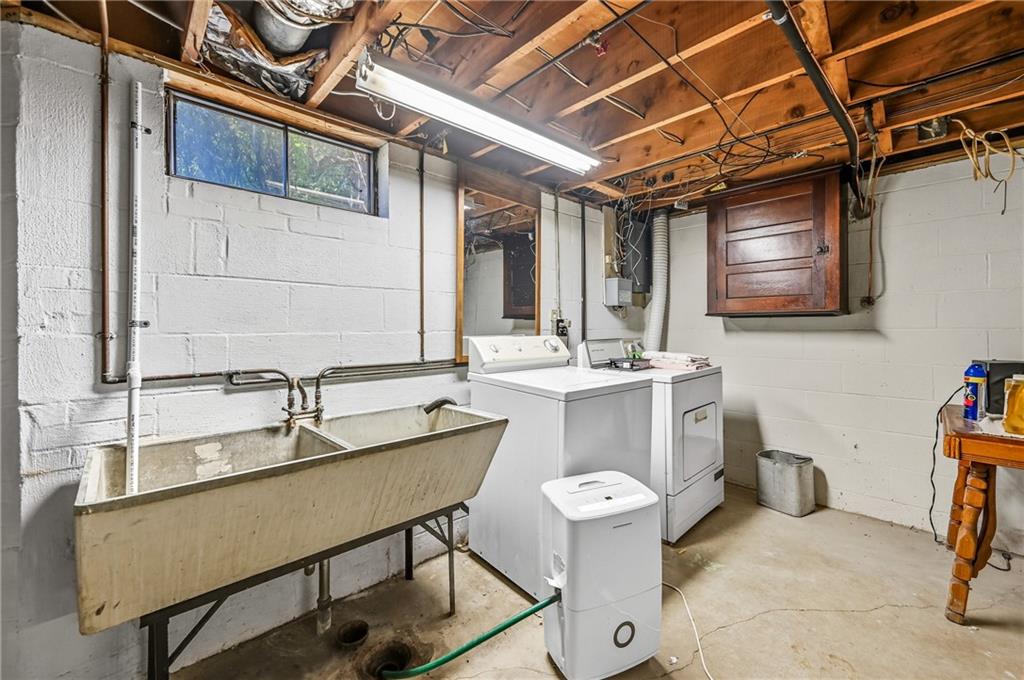 400 Hazen Road Sharpsville, PA 16150 - Photo 35 of 49 a bathroom with a sink mirror and tub