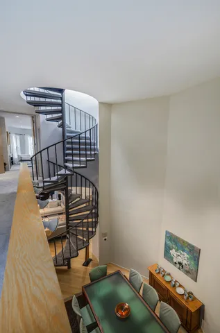 a view of livingroom with furniture